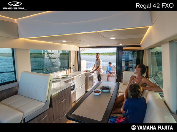 新艇 新艇 REGAL 42 FXO 2025年モデル新艇予約受付中!!| SSC Boat