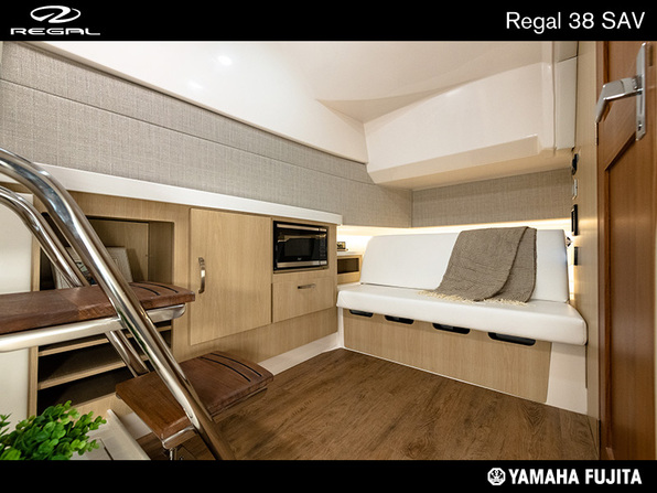 新艇 REGAL 38 SAV 2025年モデル新艇予約受付中!!| SSC Boat Store