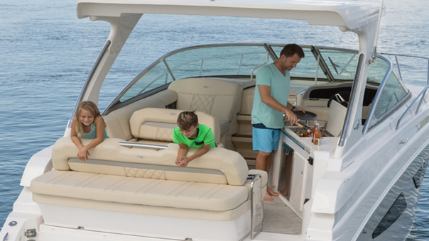 中古ボート REGAL 33EXPRESS| SSC Boat Store|ヤマハ藤田シーサイド