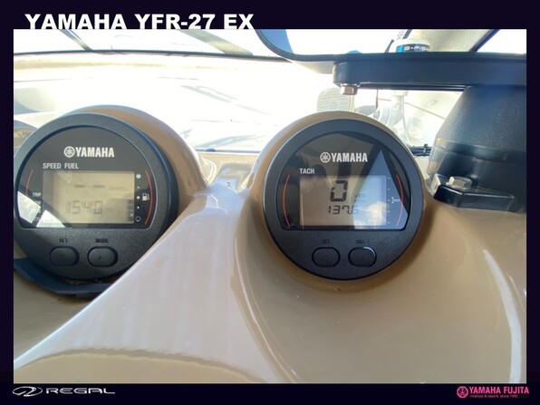 ポスターボード　　中古 ヤマハ YFR-27EX バウスラスター、エアコン 中古艇 ボート
