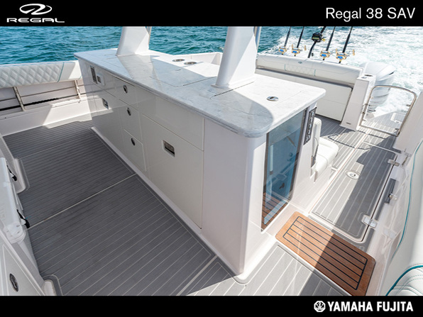 艇学 新艇情報 リーガル 38 GRANDE COUPE ボート遊びの新たなスタンダードを
